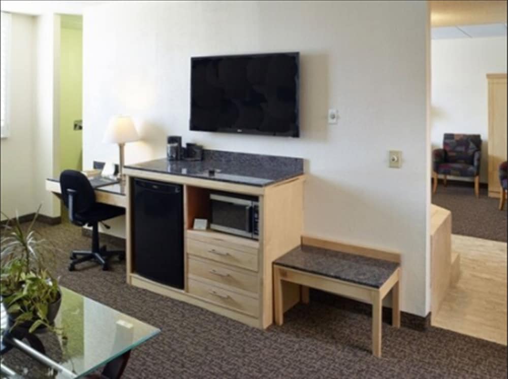 Livinn Hotel St. Paul I 94 East 3M Area - photo 28