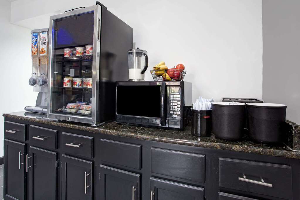 Ramada by Wyndham Pearl Jackson Airport - photo 13