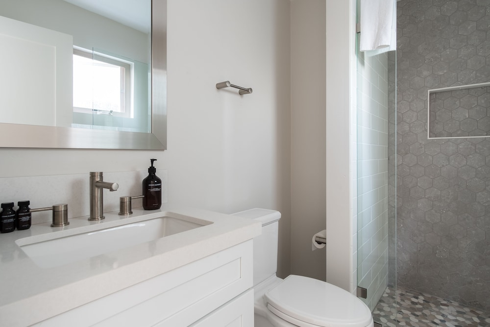 Skyline By Avantstay Modern Beach Retreat w Spacious Patio & Rooftop Views - photo 21