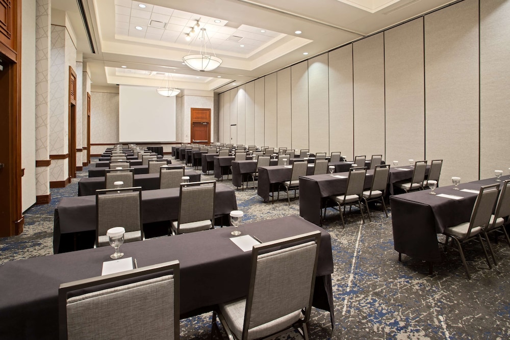 Embassy Suites by Hilton Tampa USF Near Busch Gardens - photo 36