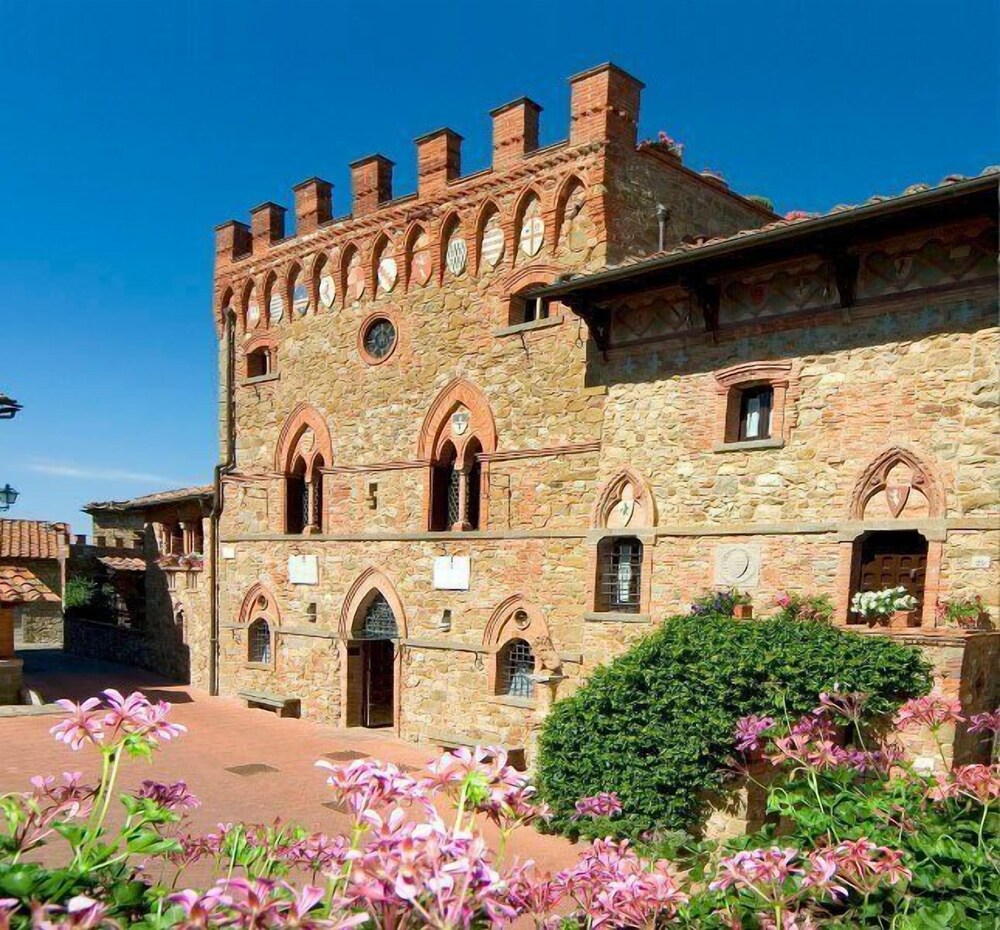 Castelletto di Montebenichi - carbon neutral hotel in Bucine