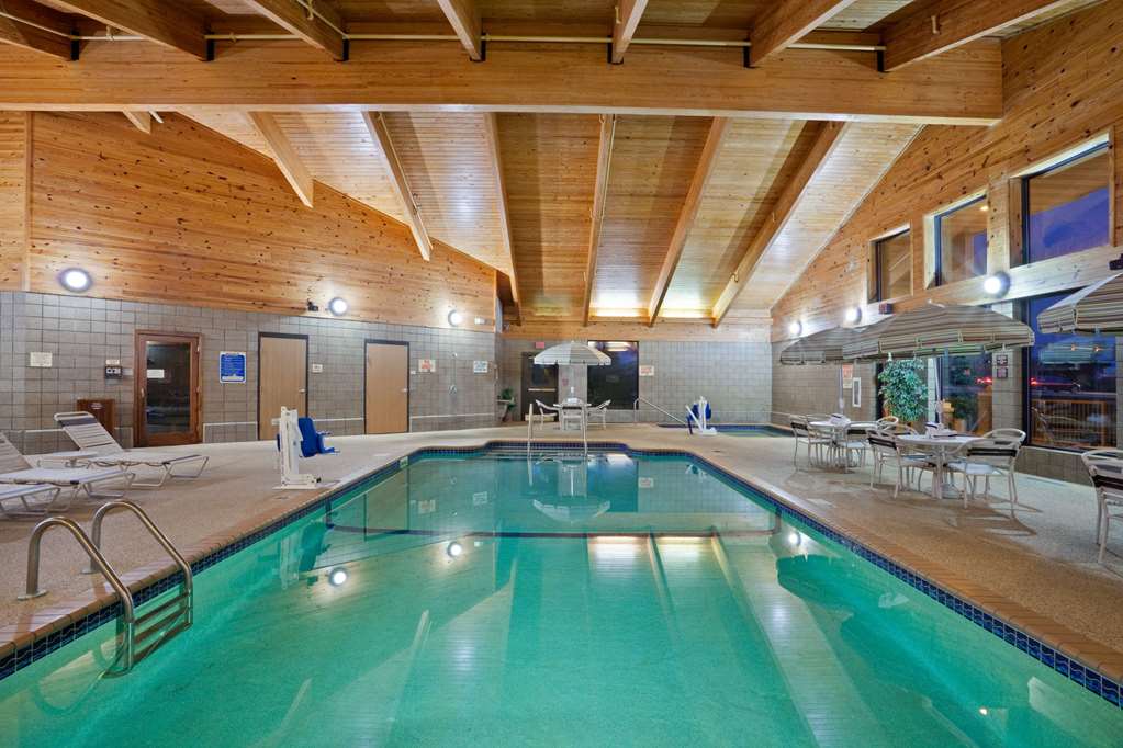 AmericInn by Wyndham Chanhassen - photo 10