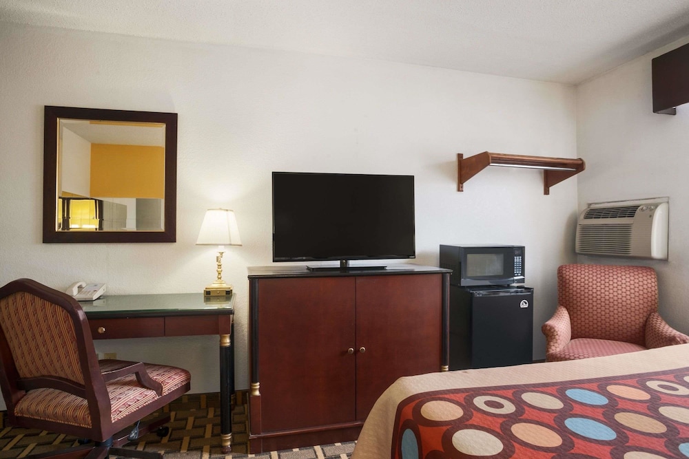 Super 8 by Wyndham Brookville - photo 21