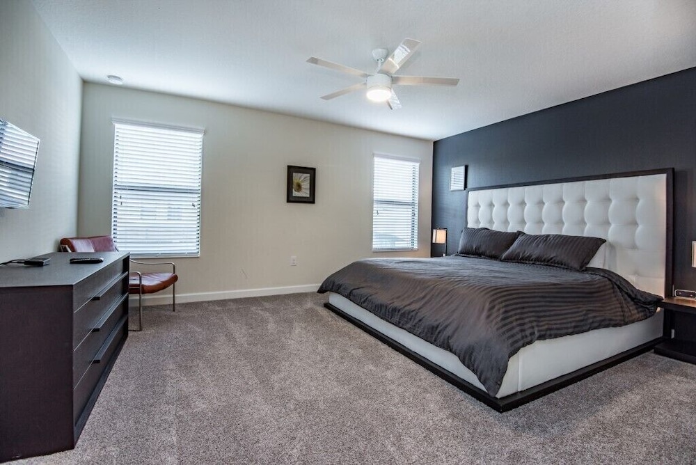 6 Bdrm 5 Bath in Solterra Resort - photo 4