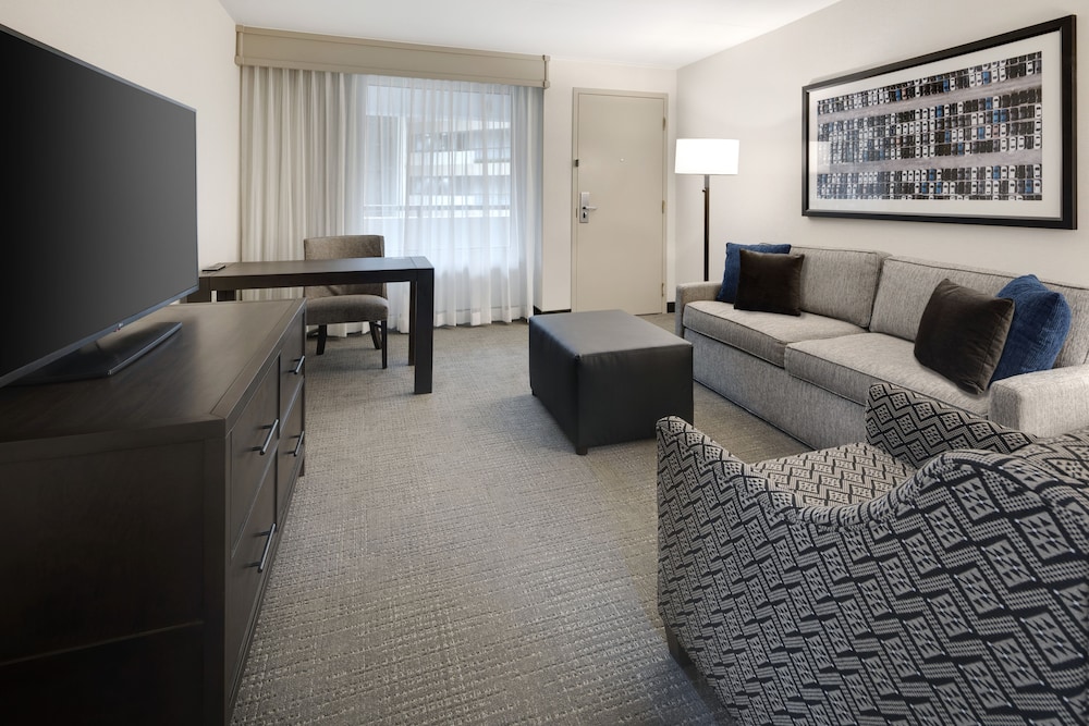 Embassy Suites by Hilton Detroit Troy Auburn Hills - photo 24