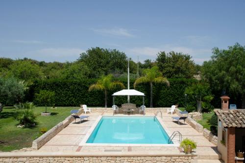 Antica Dimora Arancio Val Di Noto 10 minuti dal mare Free Parking — 4-Star Luxury Hotel in Rosolini, Italy
