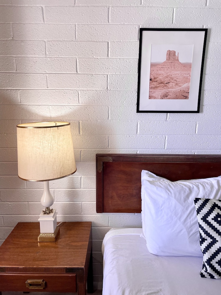 The Postcard Motel - photo 17
