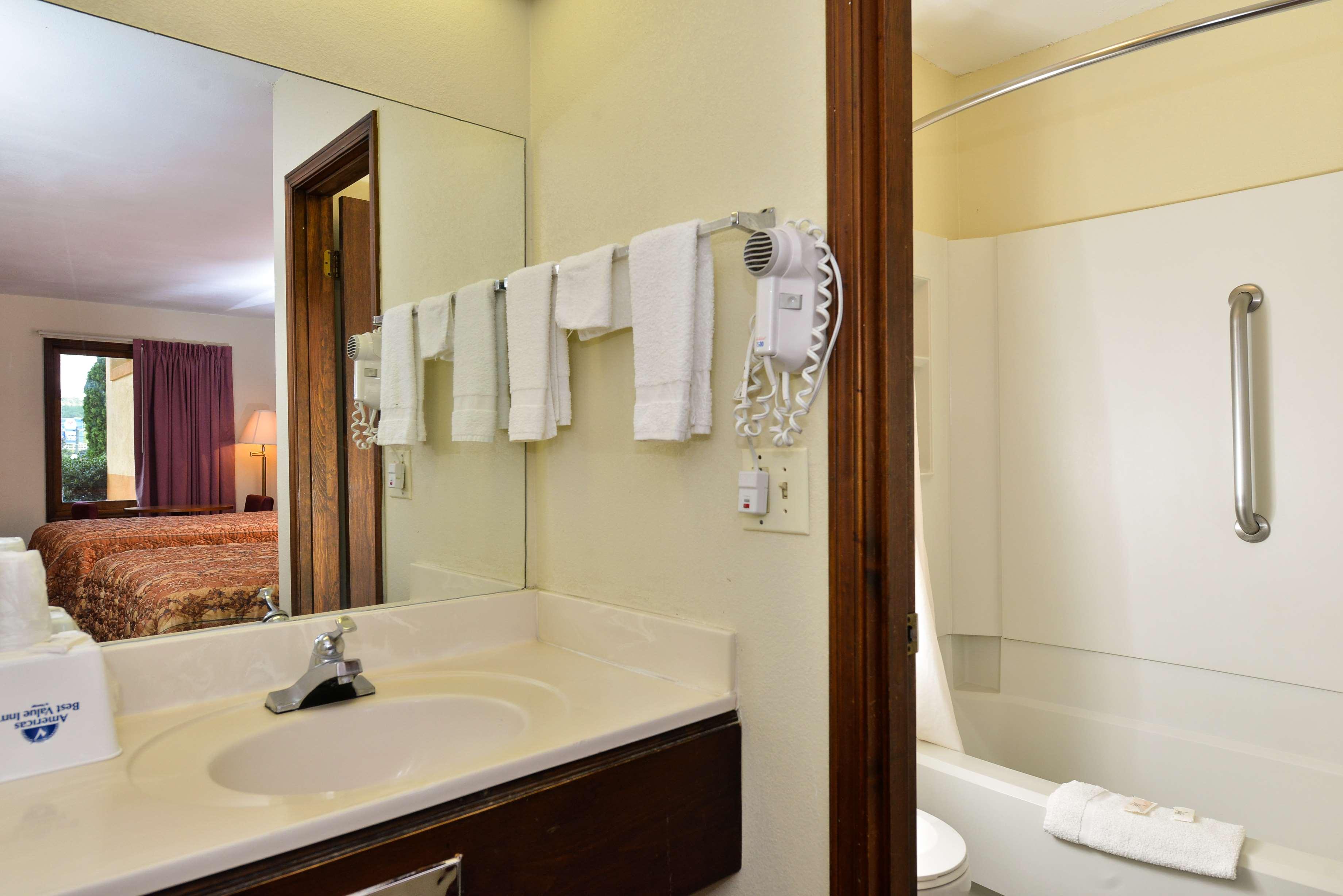 Americas Best Value Inn Cartersville - photo 5