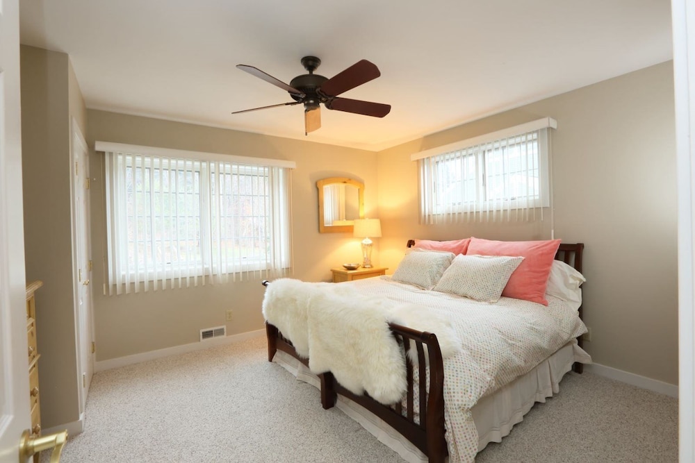 Upscale 3BR Topnotch Overlook - photo 7