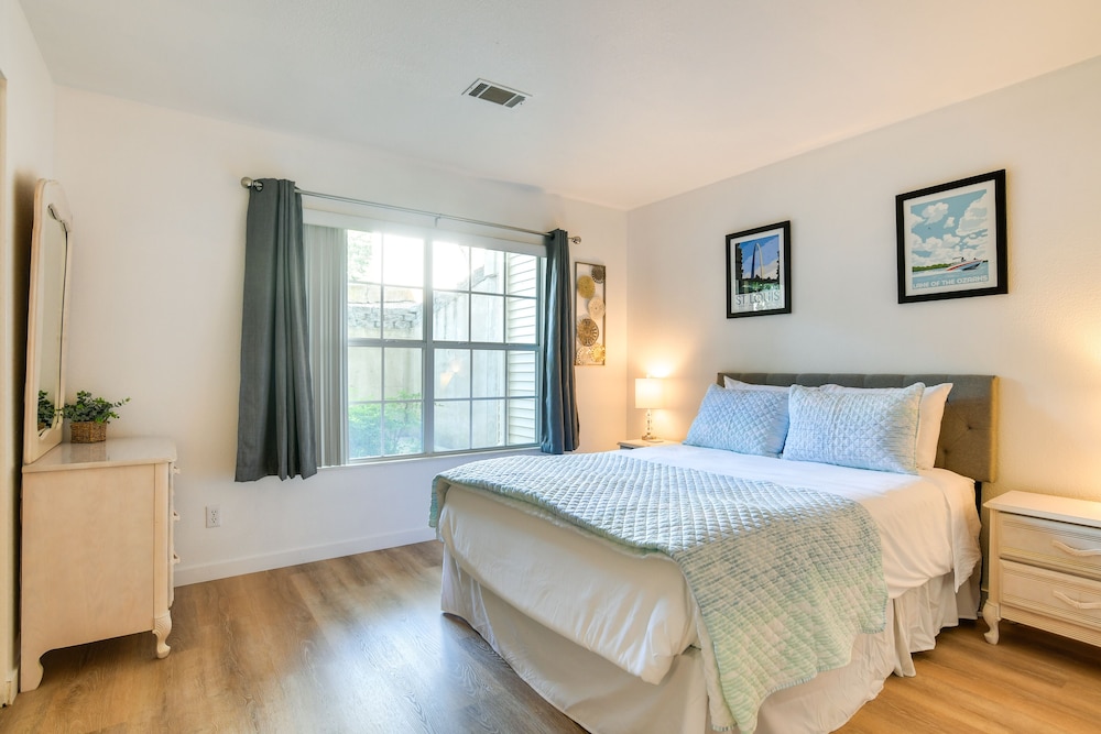 Branson Condo with Screened Patio Pool Access — 4-Star Luxury Hotel in Branson, United States