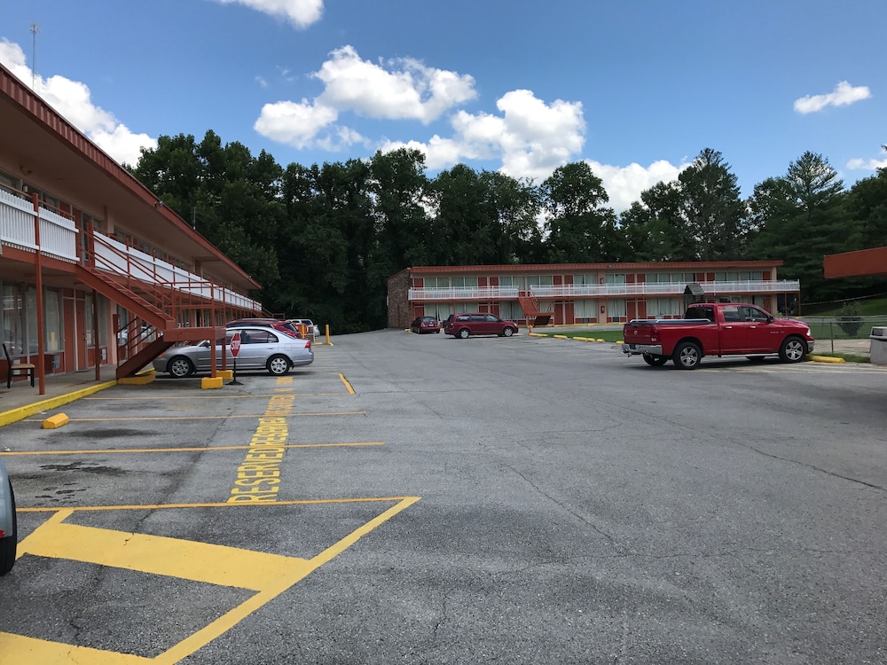 Daniel Boone Motor Inn - photo 20