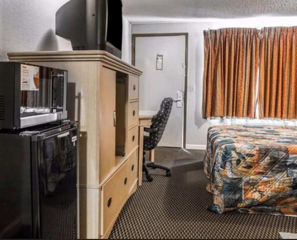 FairBridge Inn Express Battle Creek - photo 11