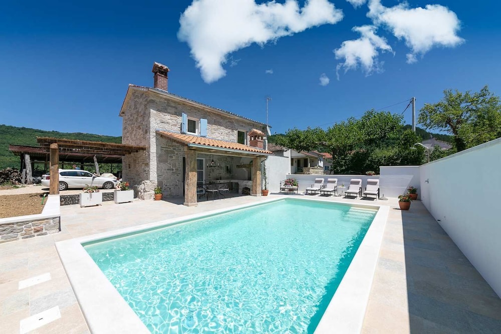 Villa Flego — 4-Star Luxury Hotel in Motovun, Croatia