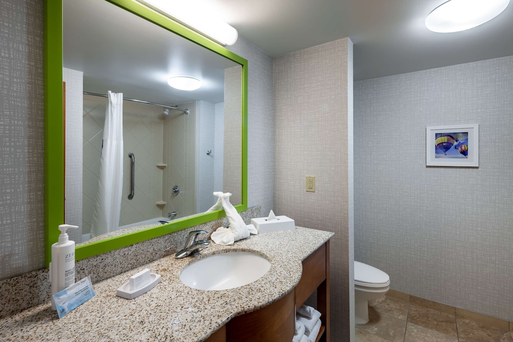 Hampton Inn & Suites St. Louis at Forest Park - photo 18