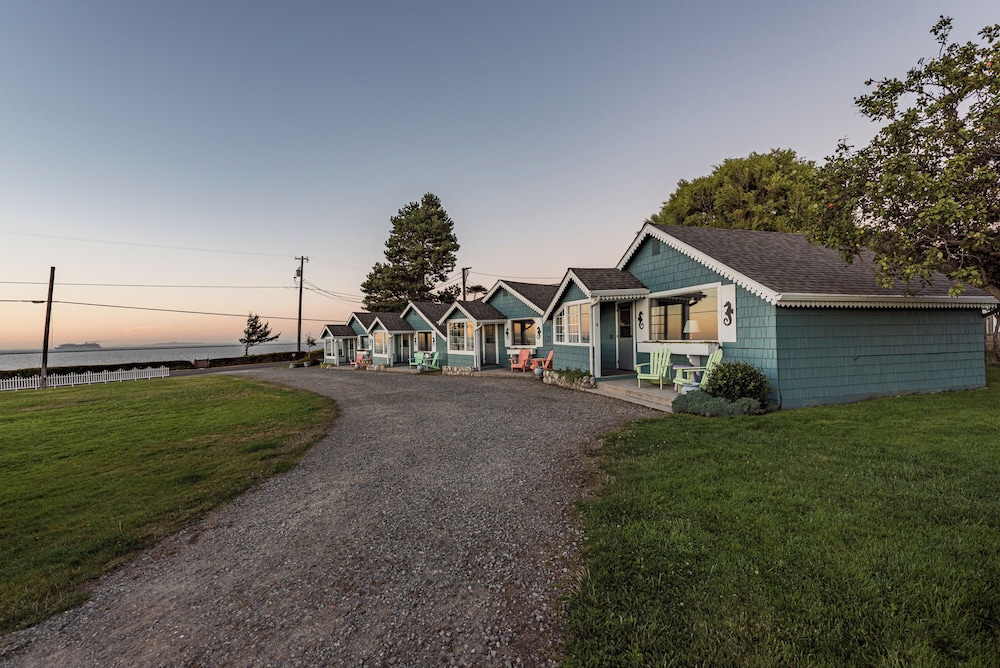 Juan De Fuca Waterfront Hotel Cottages — Sequim
