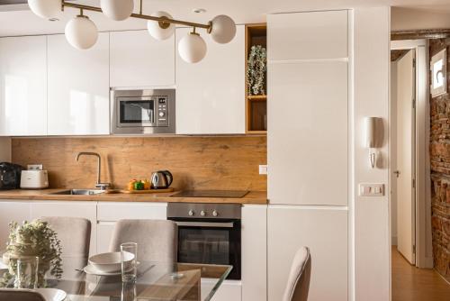 Modern Apartment Chueca II Renovated 2BR 2BH — 4-Star Luxury Hotel in Madrid, Spain