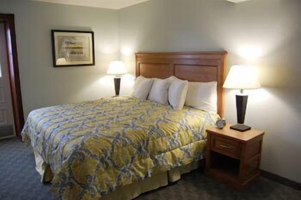 Marina Inn & Suites — Sackets Harbor — photo 2