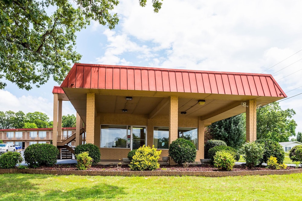 Days Inn by Wyndham Batesville AR - photo 4