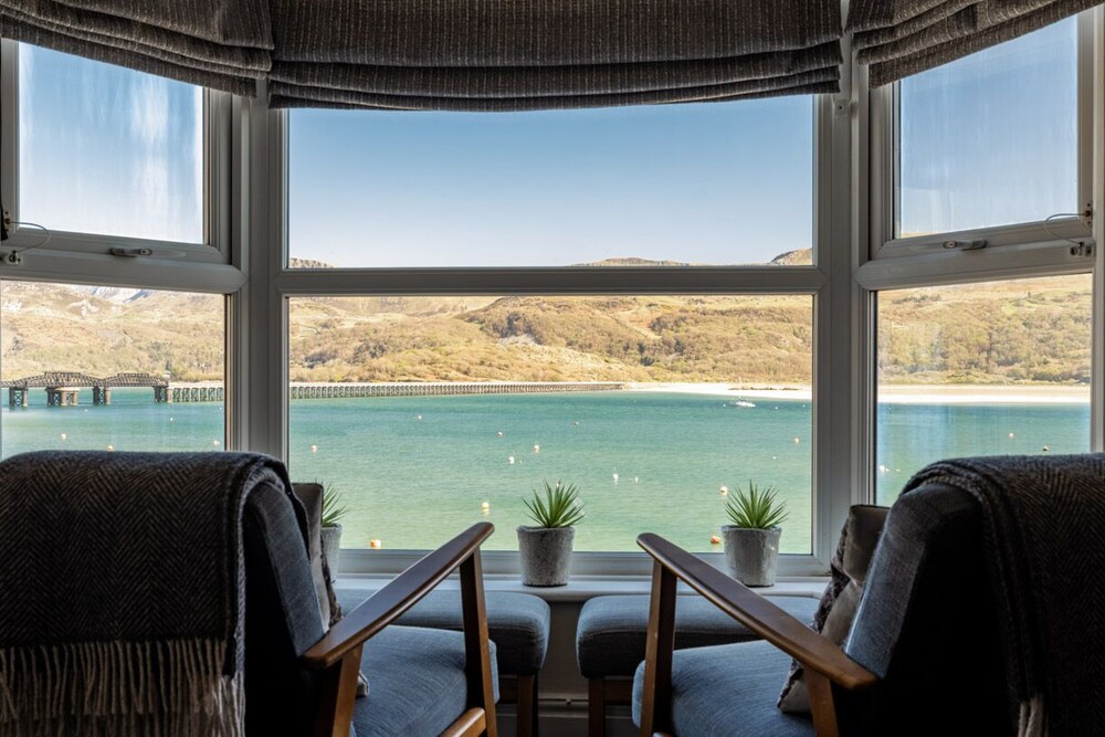 Harbour View Flat 2 Tudor House — 4-Star Luxury Hotel in Barmouth, United Kingdom