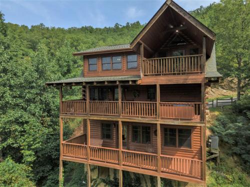 Fox Den - carbon neutral hotel in Sevierville