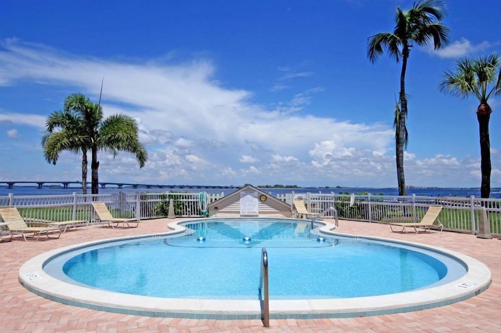 Mariner Pointe 323 - photo 26
