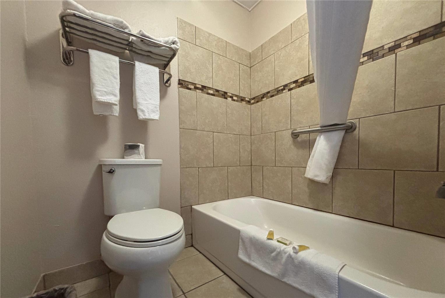 Super 8 by Wyndham Okawville - photo 15