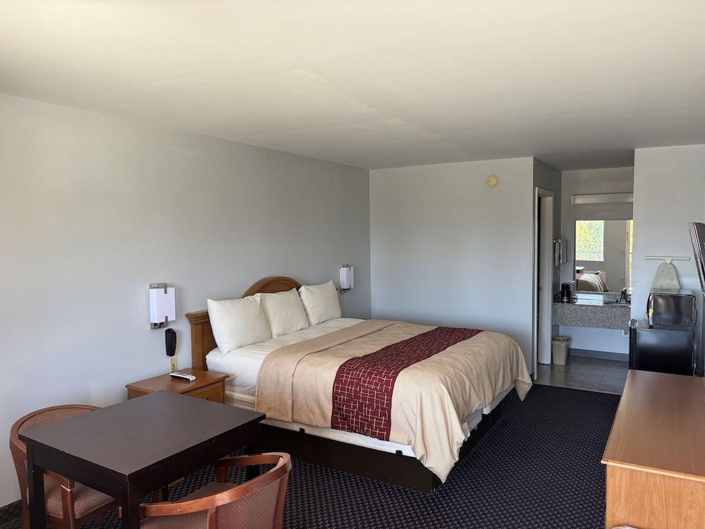 Clairmont Inn - photo 11