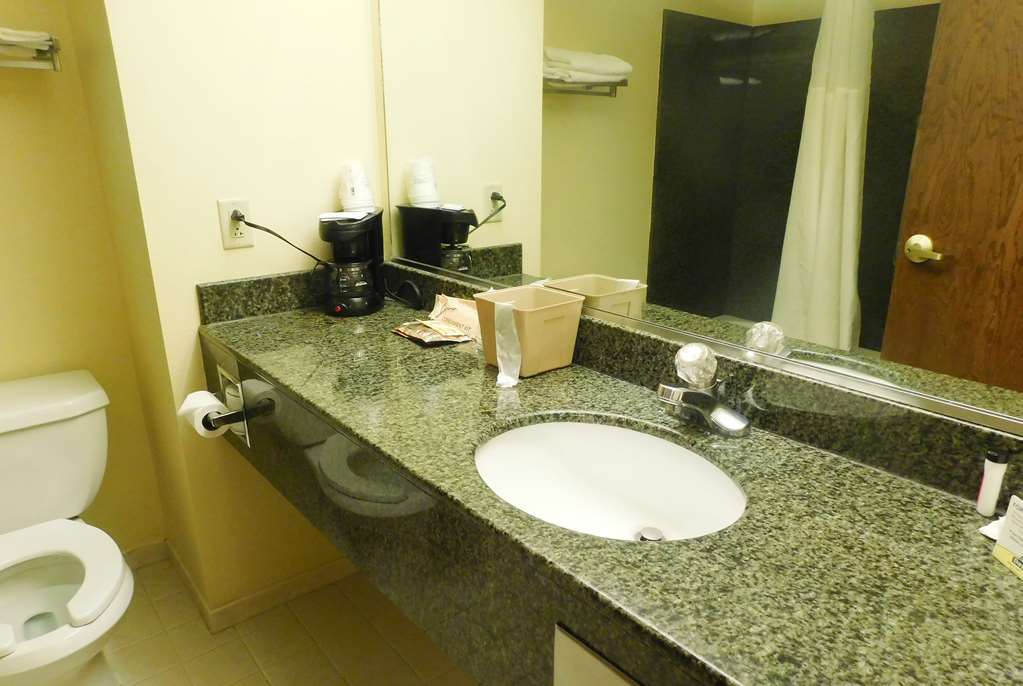 Days Inn & Suites by Wyndham Pocahontas - photo 15