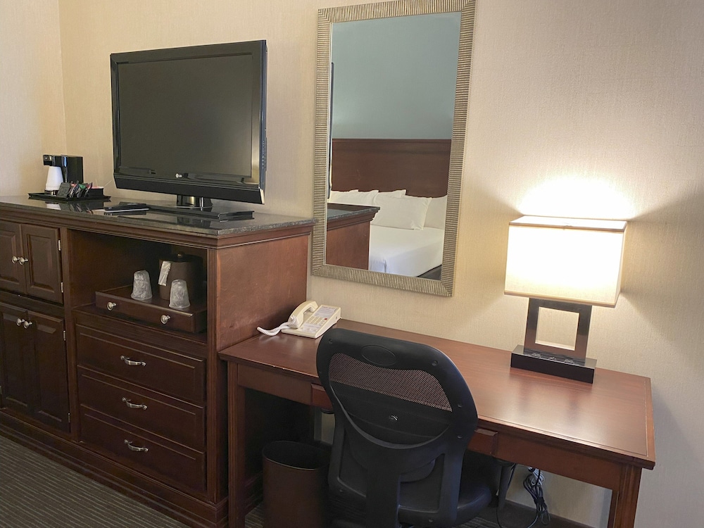 Hotel Indigo Detroit North Troy by IHG - photo 13