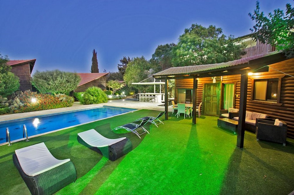 A different little place in Unknown City, Israel