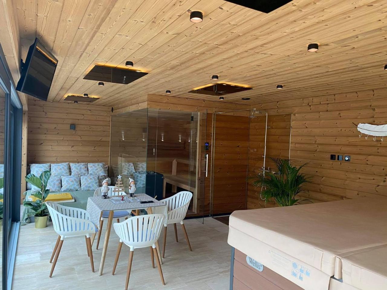 Dv Premium Apartments — 4-Star Luxury Hotel in Siofok, Hungary