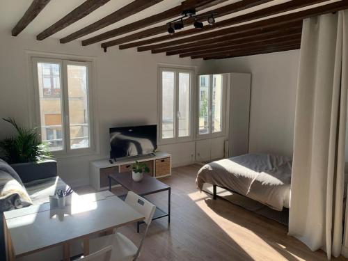 Studio Lumineux Refait a Neuf Metro Jourdain - last minute hotel in Paris