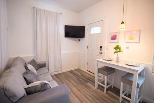 Lovely 1 Bedroom Apt With Patio By Yankee Stadium 22000212 — Melrose