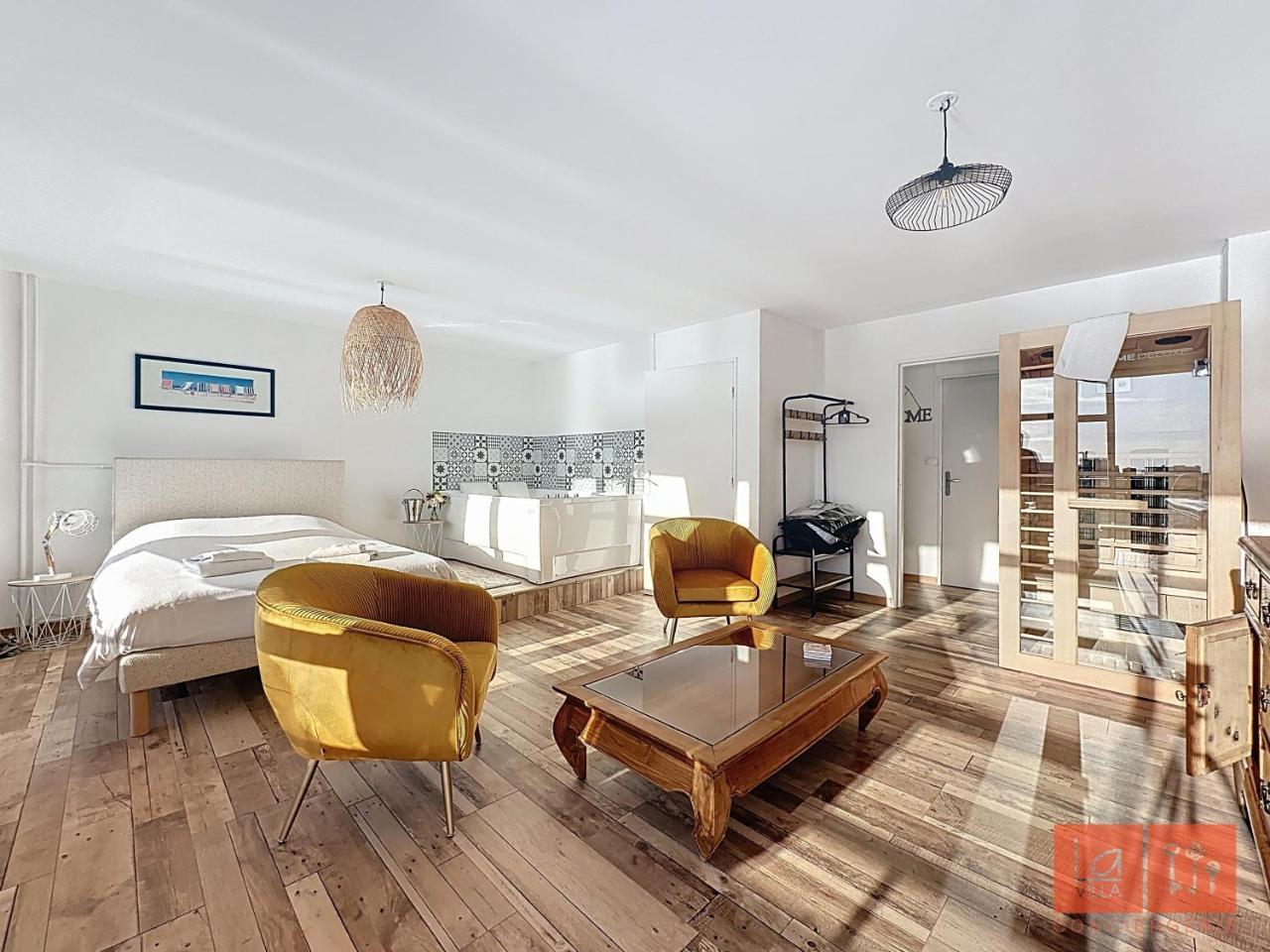 La Detente En Amoureux in Boulogne-Sur-Mer, France