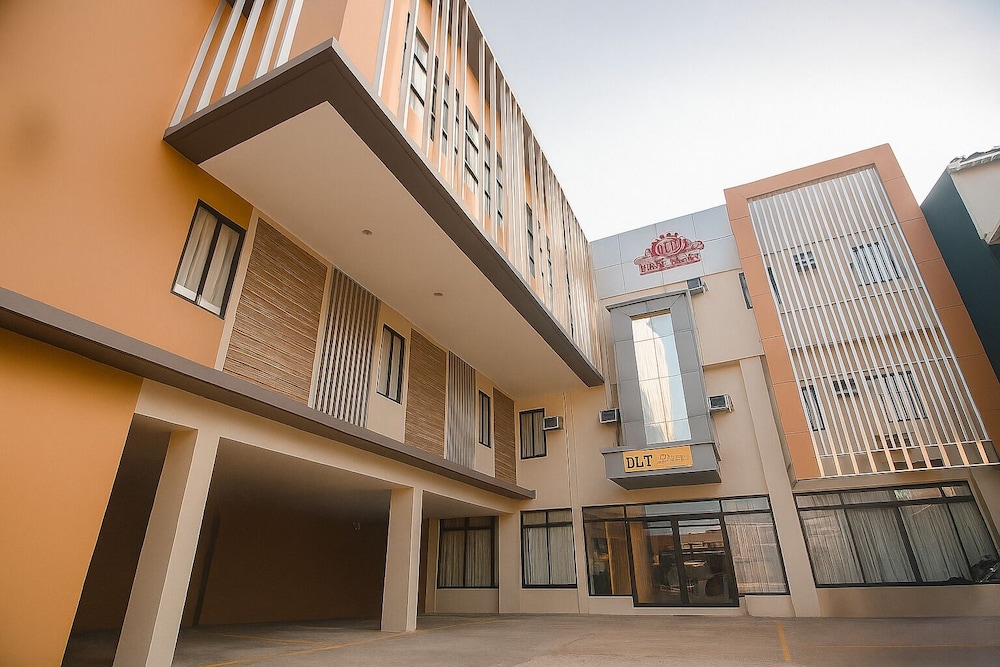 DLT Suites Cebu powered by Cocotel — hotel in Minglanilla