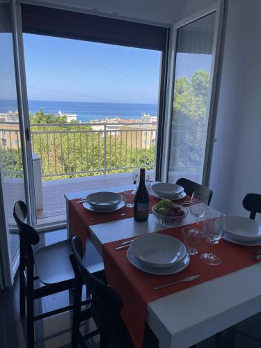 Una finestra sul Mare — 4-Star Luxury Hotel in Cefalu, Italy