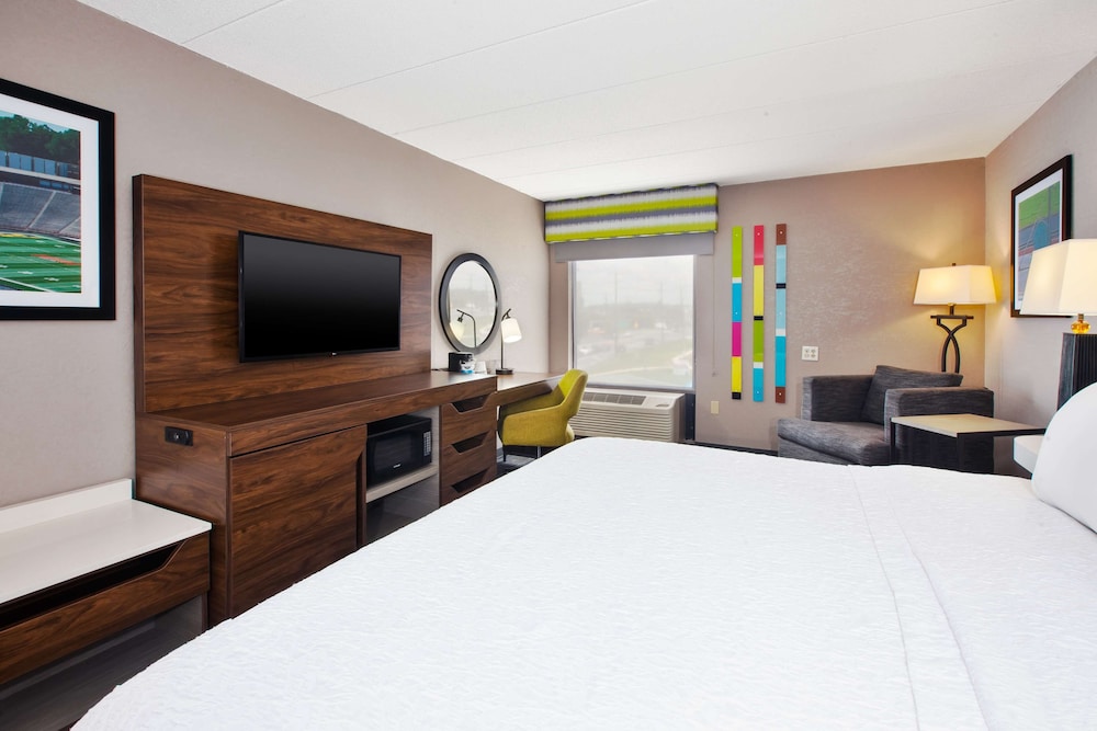 Hampton Inn College Park - photo 17
