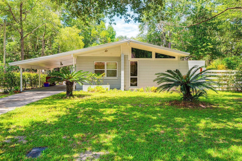 Mid Century Gainesville Getaway 3 Mi To Uf Campus — Gainesville