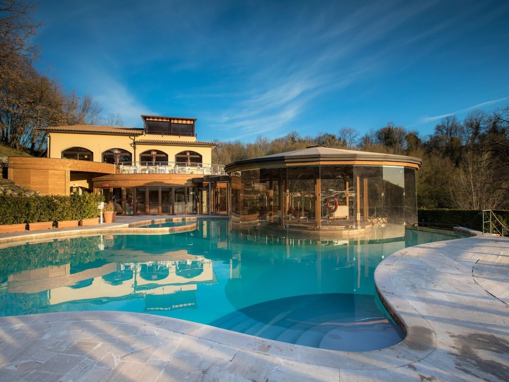 Spa Apartment With Garden — 4-Star Luxury Hotel in Sorano, Italy