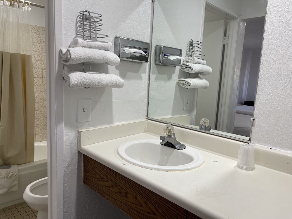 Palms Inn & Suites - photo 16