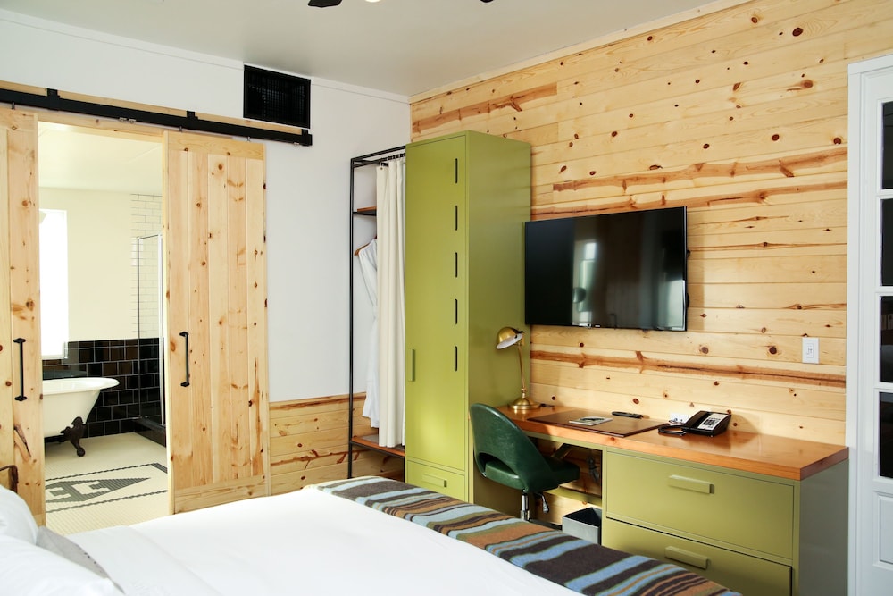 Cavalry Court by Valencia Hotel Collection - photo 7