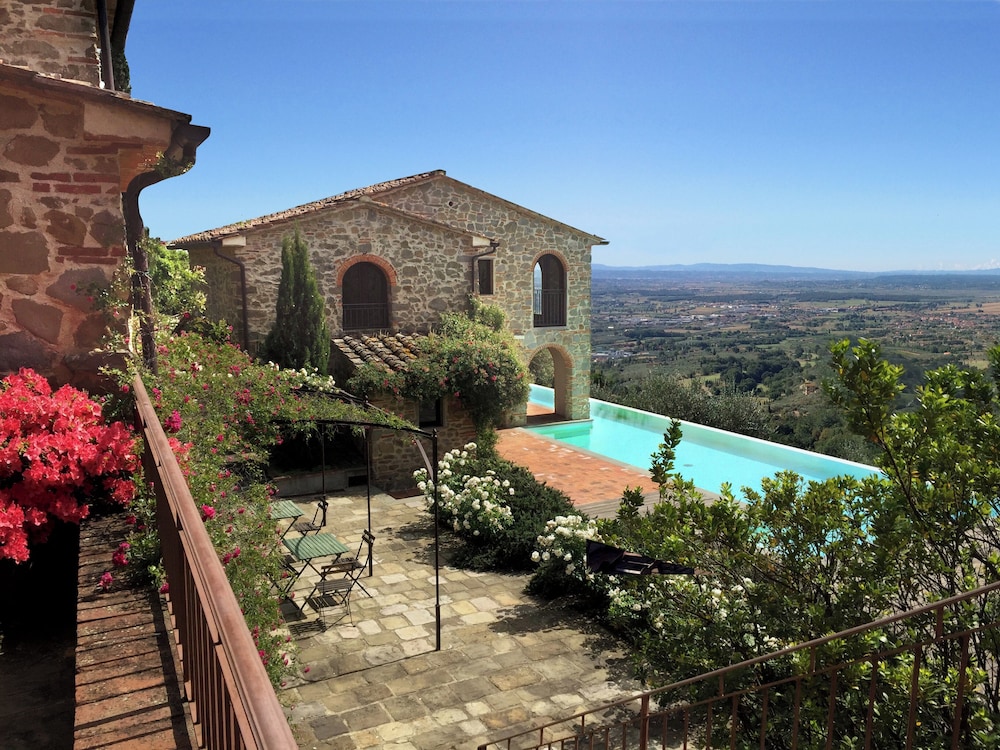 Borgo in Montalbano by Secret Hills — hotel in Larciano