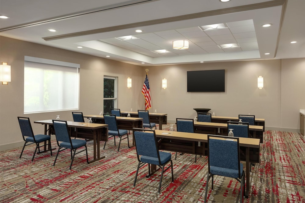 Hilton Garden Inn Riverhead - photo 37
