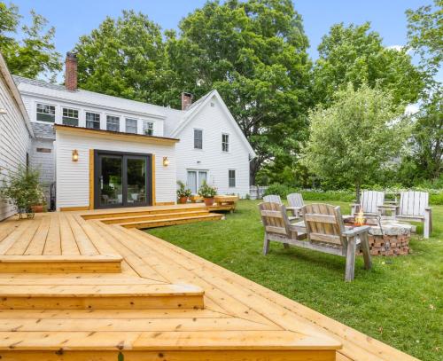 Sugar Maple Farm near Acadia 5 Bedrooms 5 Beds with FirePit and Large Deck — hotel in Ellsworth