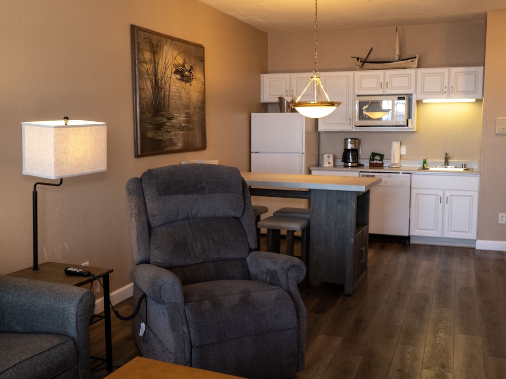 Delavan Lake Resort - photo 21