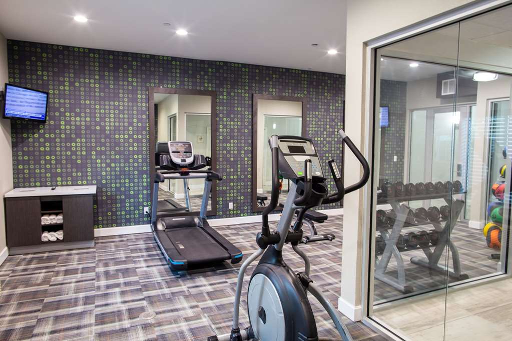 La Quinta Inn & Suites by Wyndham Houston East at Normandy - photo 14