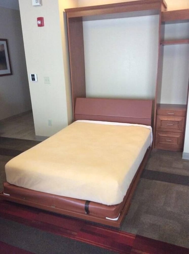Hampton Inn & Suites Green River - photo 21