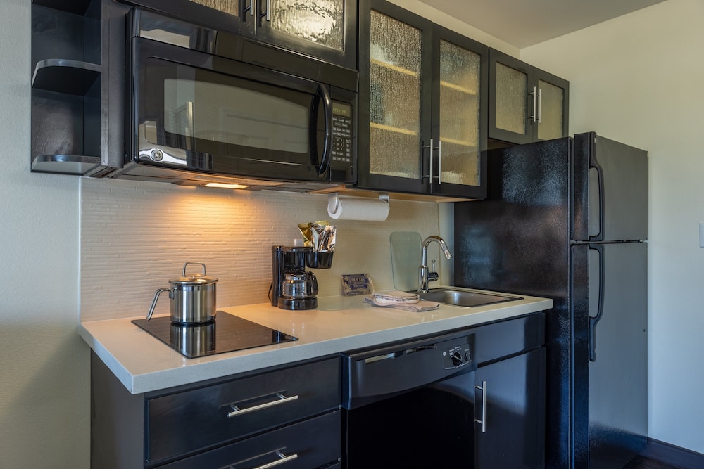 Candlewood Suites Springfield Medical District - photo 16