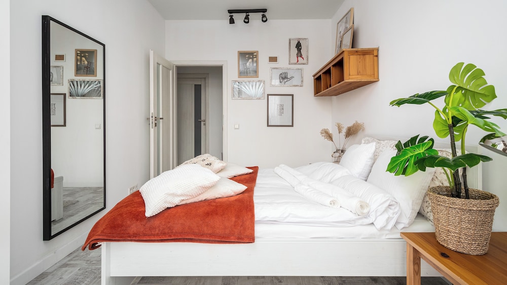 Qbik Loft Apartments Mokotów Sun & Snow — 4-Star Luxury Hotel in Warsaw, Poland