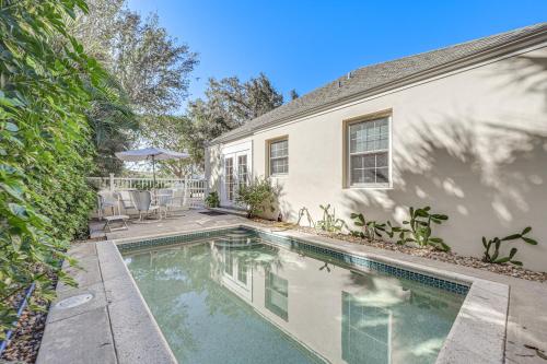 Walk to Beach Old Naples Escape with Private Pool — 4-Star Luxury Hotel in Naples, United States